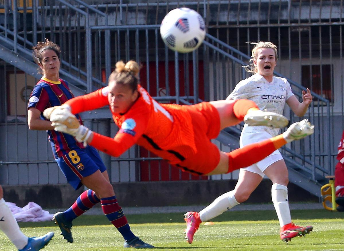 Paños paró un penalti al City en los cuartos de final de la Champions de 2021