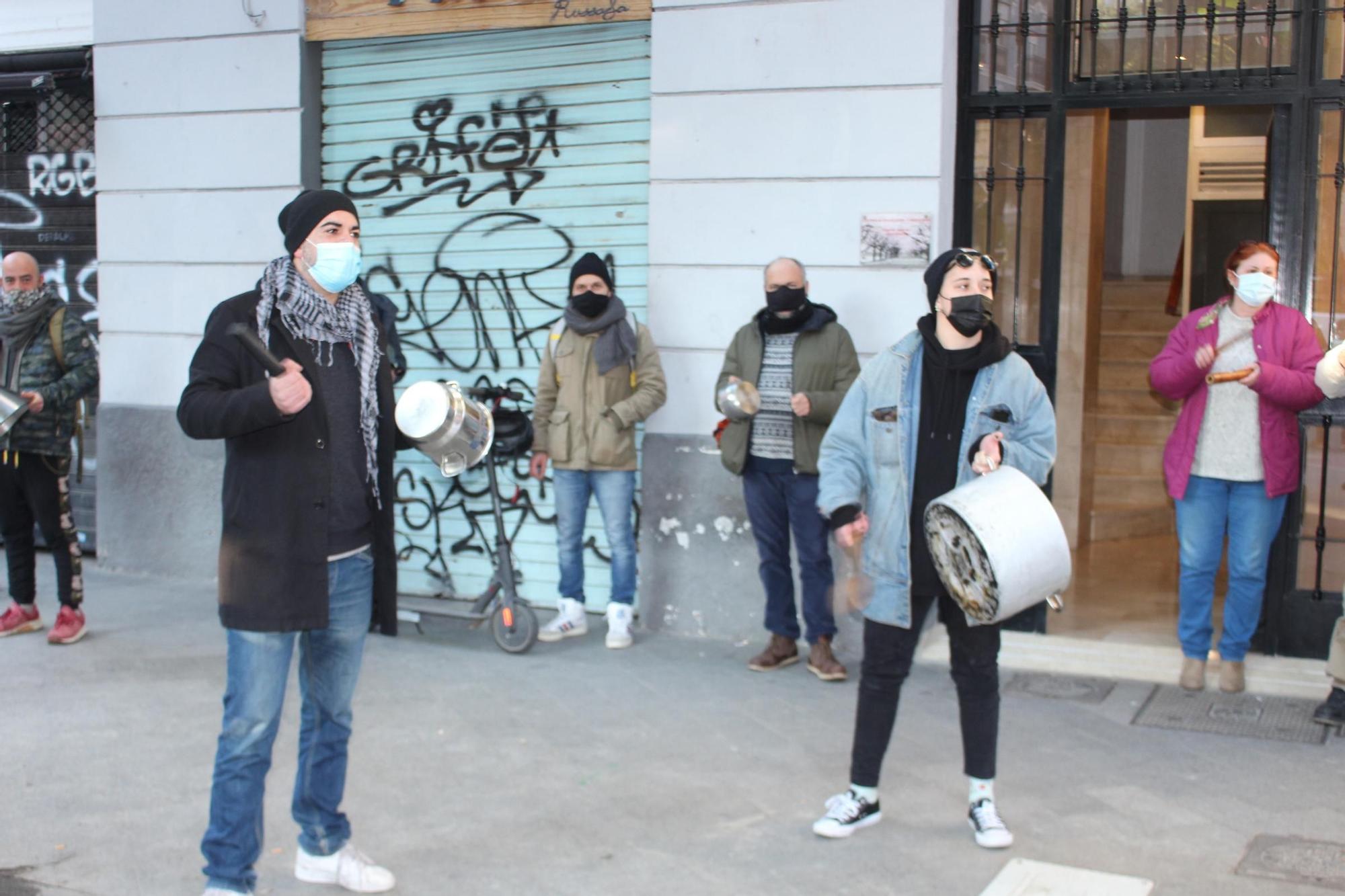 Cacerolada de la hostelería en contra del cierre a las 17 horas