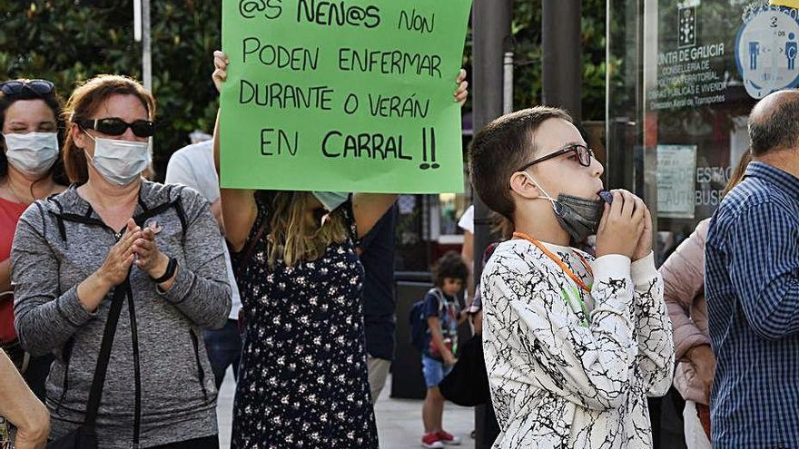 Decenas de carraleses exigen pediatra en verano