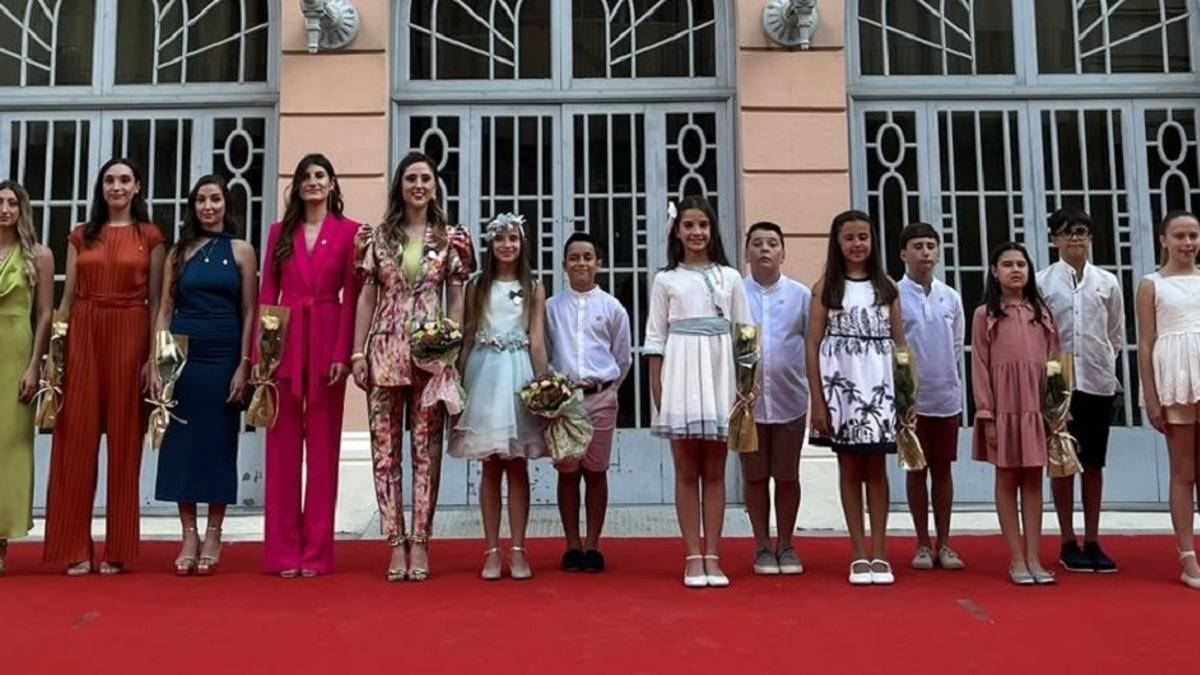 Las Falleras Mayores de Xàtiva y sus cortes de honor de 2023.