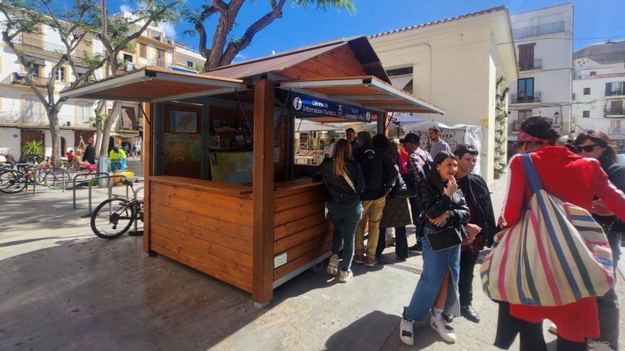 Apertura de una caseta de turismo en la Marina