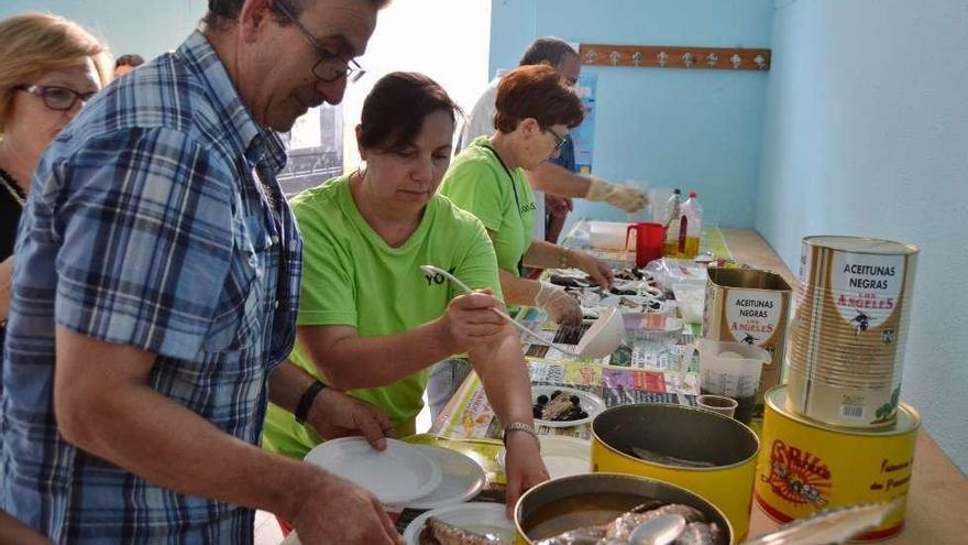 Los vecinos de San Isidro y Honduras celebran el verano con la octava Jornada del Escabeche