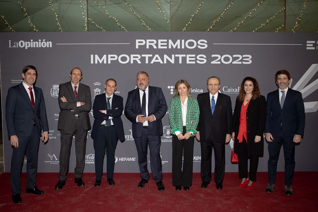 Los asistentes a la gala Importantes de La Opinión de Murcia 2023 posan en el photocall