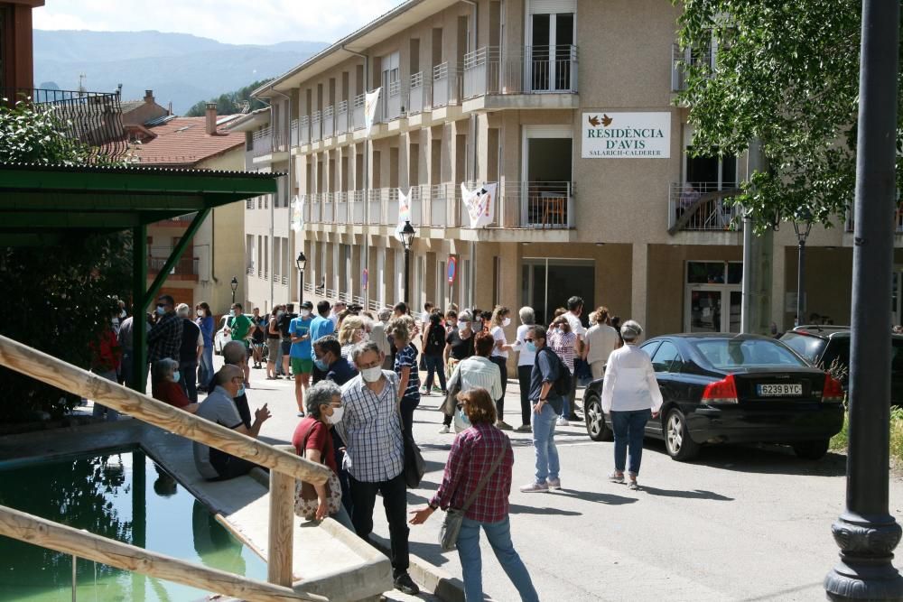 Els veïns reconeixen la tasca dels treballadors de la residència de Bagà