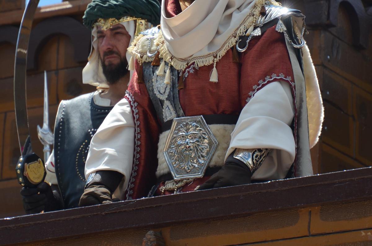 Moros y Cristianos de Petrer 2024: la Embajada de la cruz recupera la villa