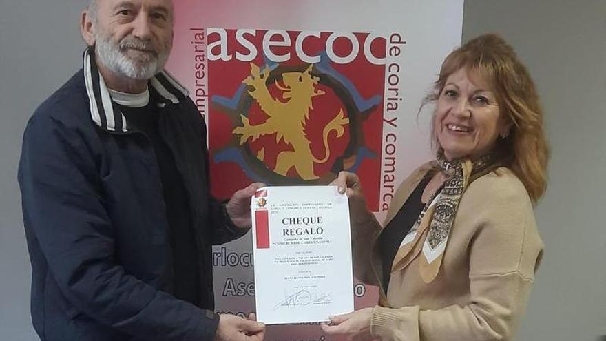 La asociación de empresarios de Coria premia las compras en negocios de la ciudad