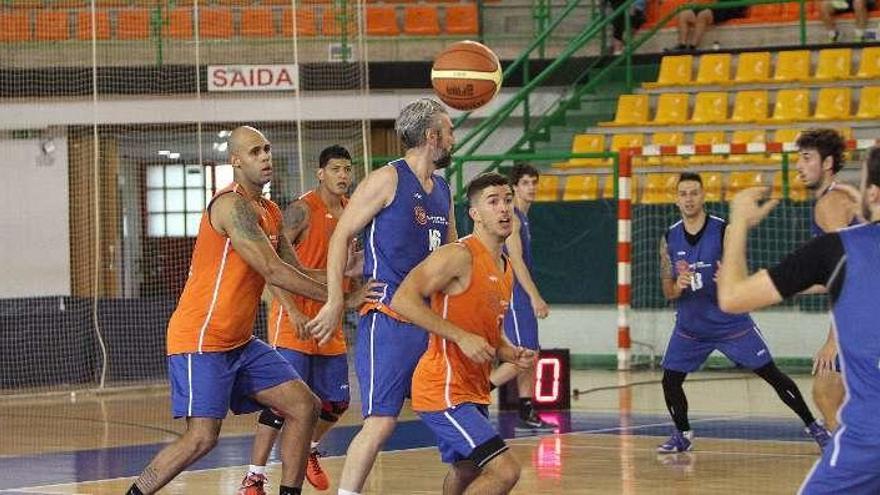 Los jugadores del COB, en un entrenamiento. // Iñaki Osorio