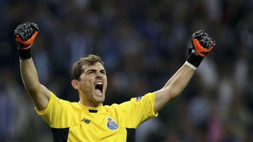 Casillas, con la camiseta del Oporto // EPA PHOTO