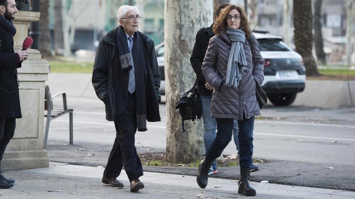 Daniel Osàcar y su hija, Mònica Osàcar, a su llegada a la Audiencia de Barcelona para recoger la sentencia del 'caso Palau', el pasado enero.