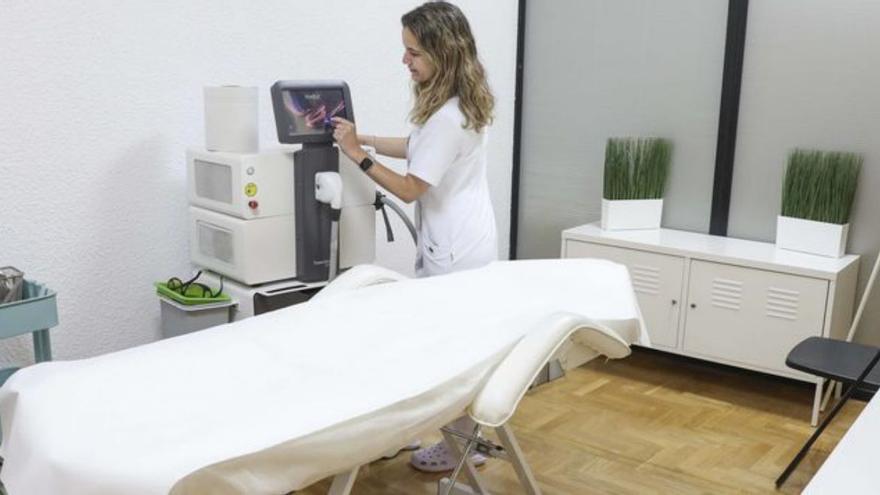 Una de las cabinas de Láser Oviedo. | Pablo Solares