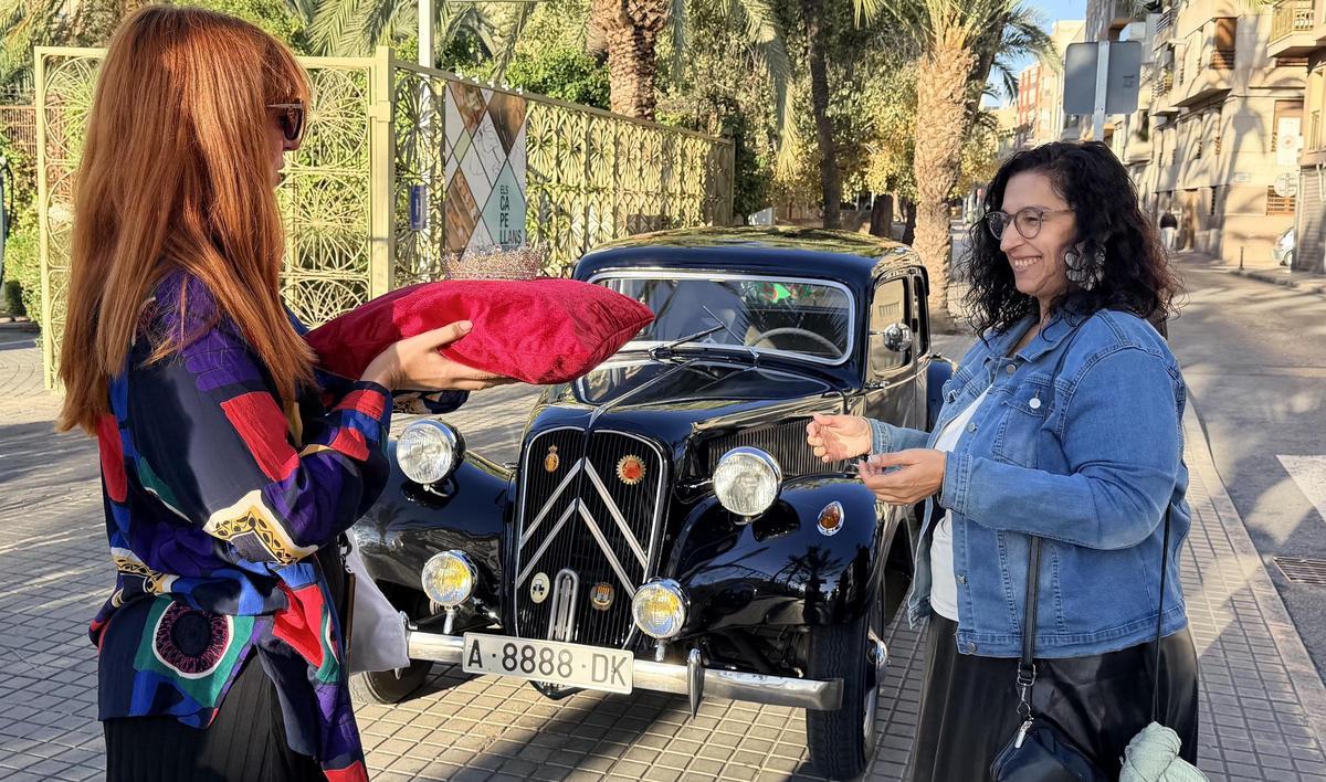 Una de las afortunadas recoge la corona para vivir como una reina por 24 horas