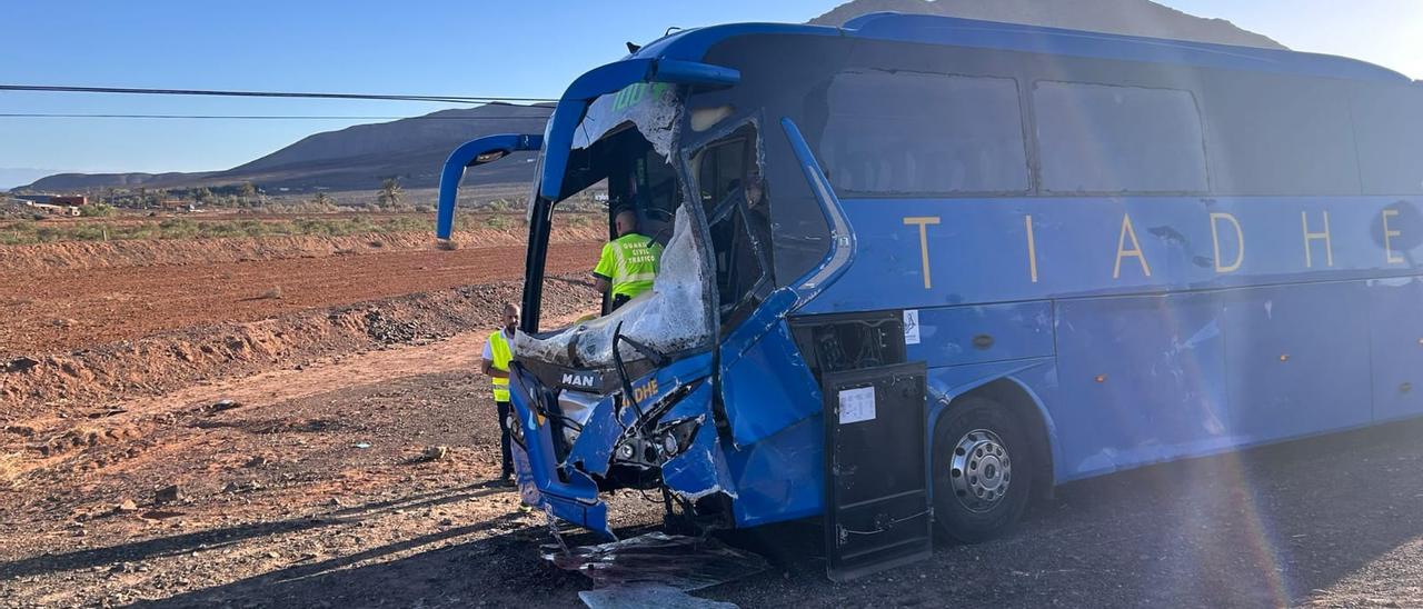 Colisión frontal entre una guagua y dos vehículos "con 27 afectados" en Fuerteventura