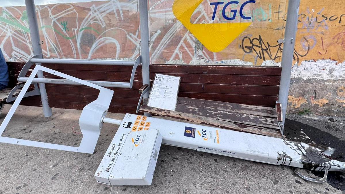 Así amaneció una parada de guaguas en Telde