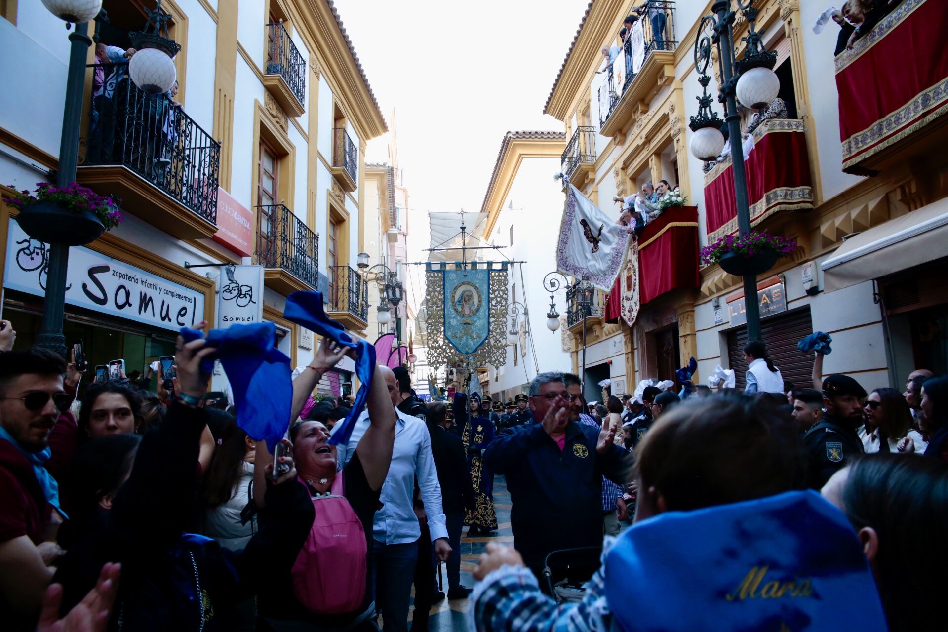 Las mejores fotos de la Recogida de banderas del Paso Blanco y el Azul en Lorca