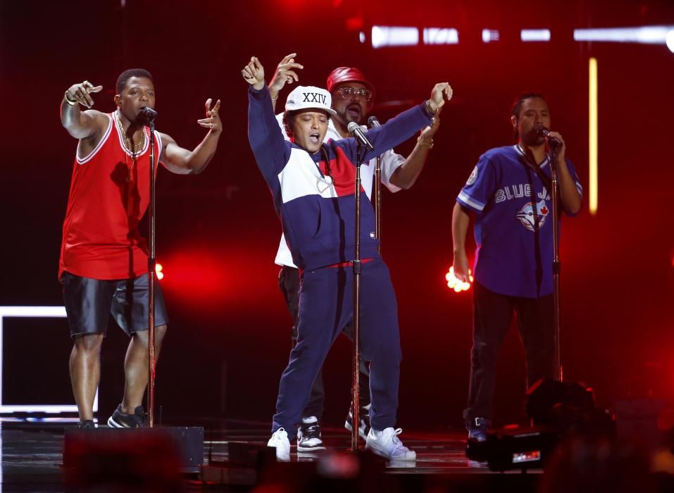 Bruno Mars performs on stage at the 2016 MTV ...