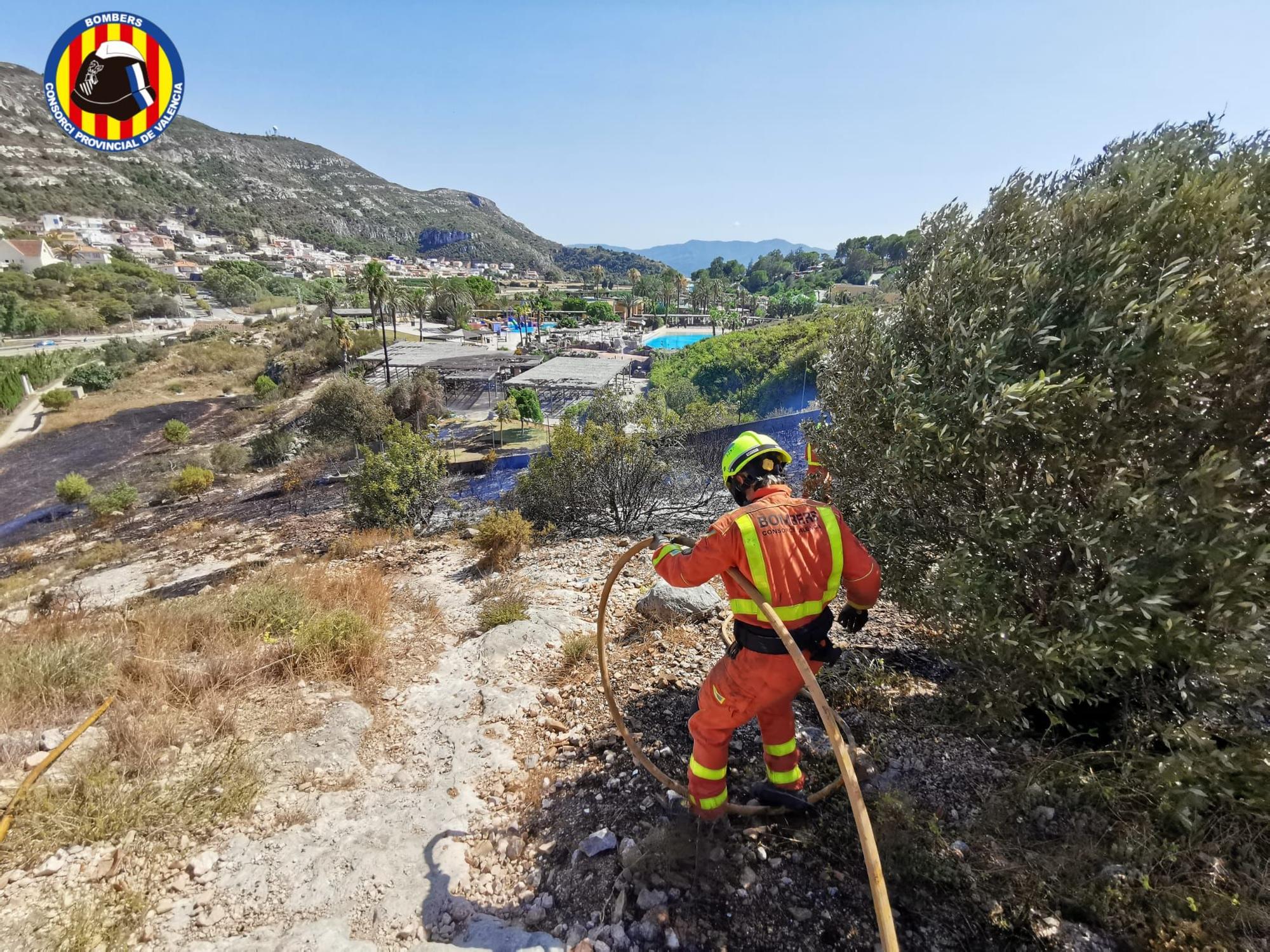 Incendio junto a Aquópolis Cullera