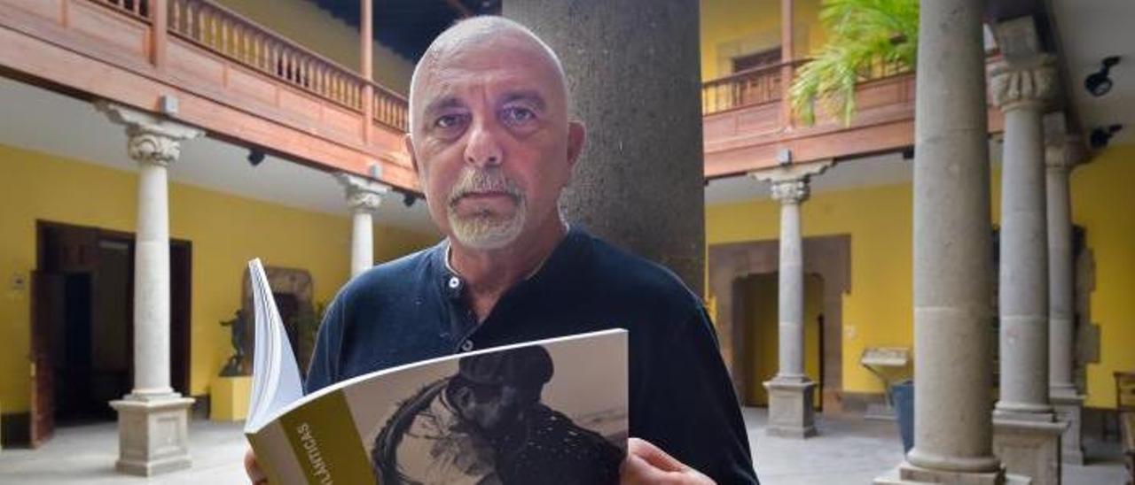 Gabriel Betancor en la Casa de Colón, donde tendrán lugar las jornadas y una exposición de fotografía. | | ANDRÉS CRUZ