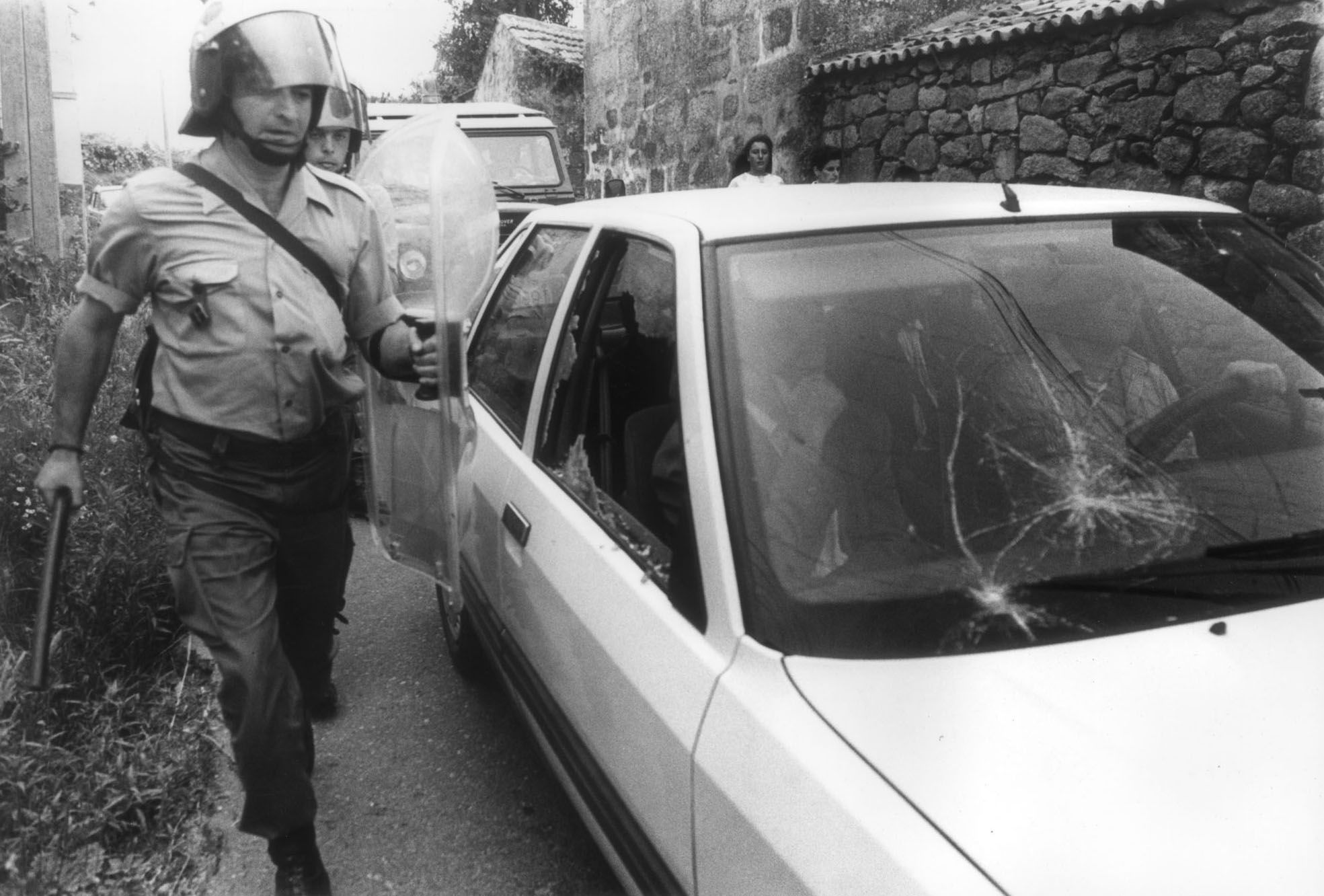 El conflicto de la contribución en Cangas: protestas y un alcalde asediado que no pudo volver a entrar en el Concello