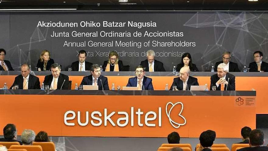 La cúpula de Euskaltel en la junta de 2018.