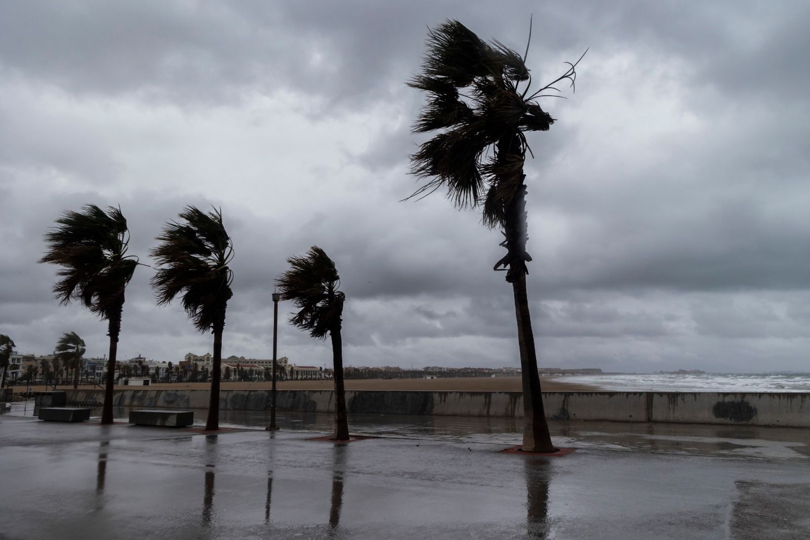 Vuelven las lluvias a València tras un fin de semana cálido