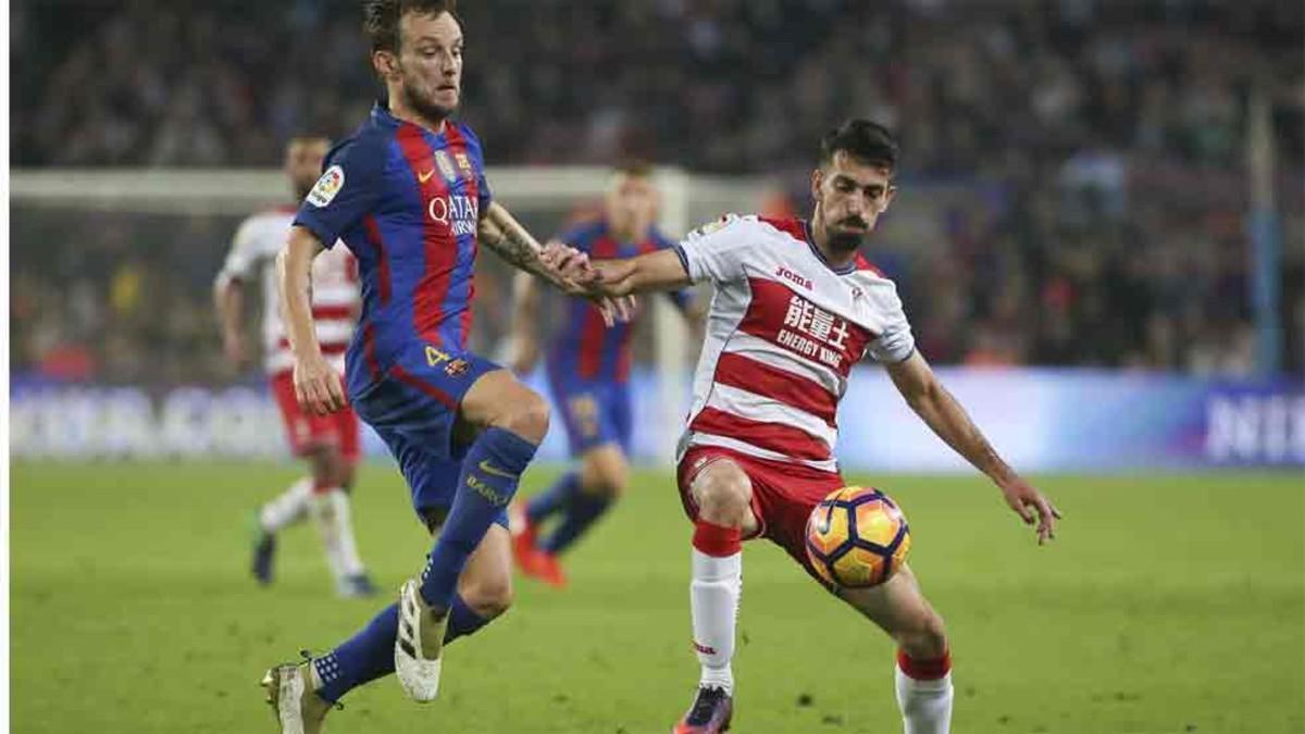 El Barcelona juega este domingo en Granada