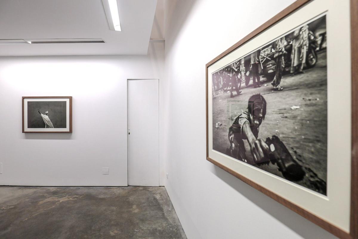 La galería 6a de Palma inaugura su primera exposición fotográfica. Se trata de 'La trinchera', con una selección de imágenes realizadas por Aitor Lara que se enmarca en Mallorca PhotoFest.