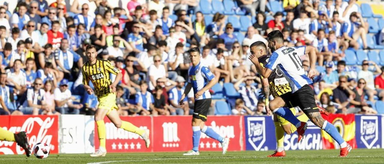 Imagen del partido disputado hoy entre el Hércules y el Barakaldo