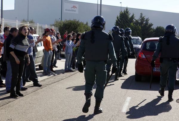 Huelga por los despidos en Lear