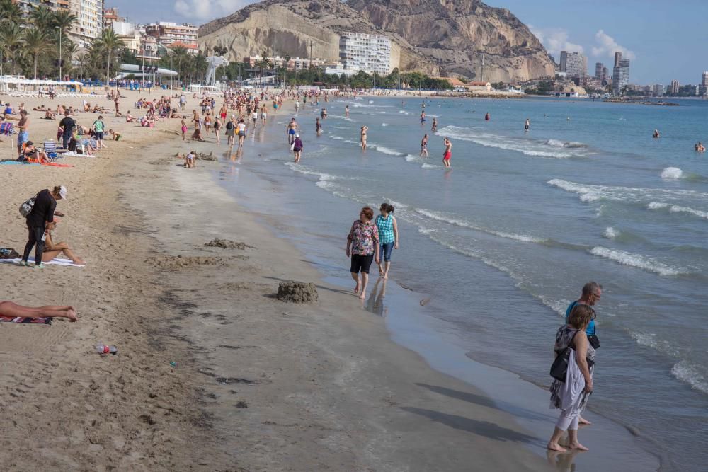 Las playas de Alicante se llenan el 1 de noviembre