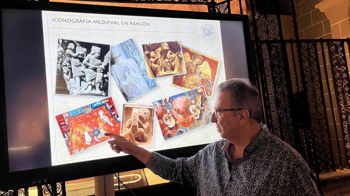 Luis Delgado en la introducción a la exposición Sonidos de la Corona de Aragón