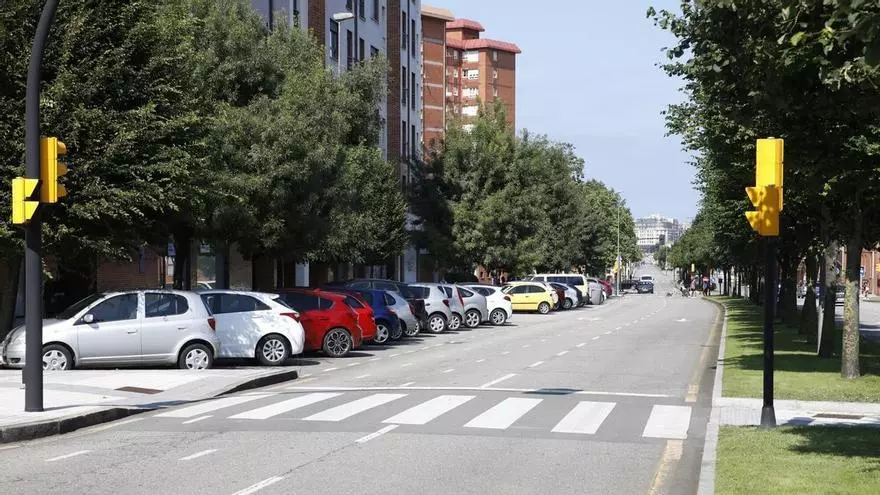 Multado con más del salario medio de España por refrescar su coche del calor, pese a tener la documentación en regla: la Guardia Civil extrema la vigilancia en los coches aparcados