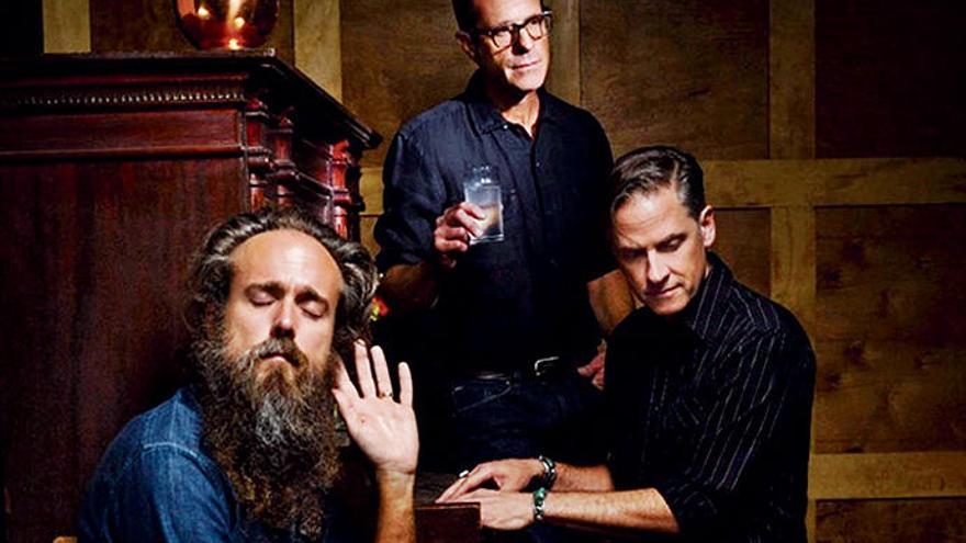 Haben eine „Ode an das Leben&quot; veröffentlicht, schrieb der „Rolling Stone&quot;: Iron &amp; Wine (li.) und Calexico.