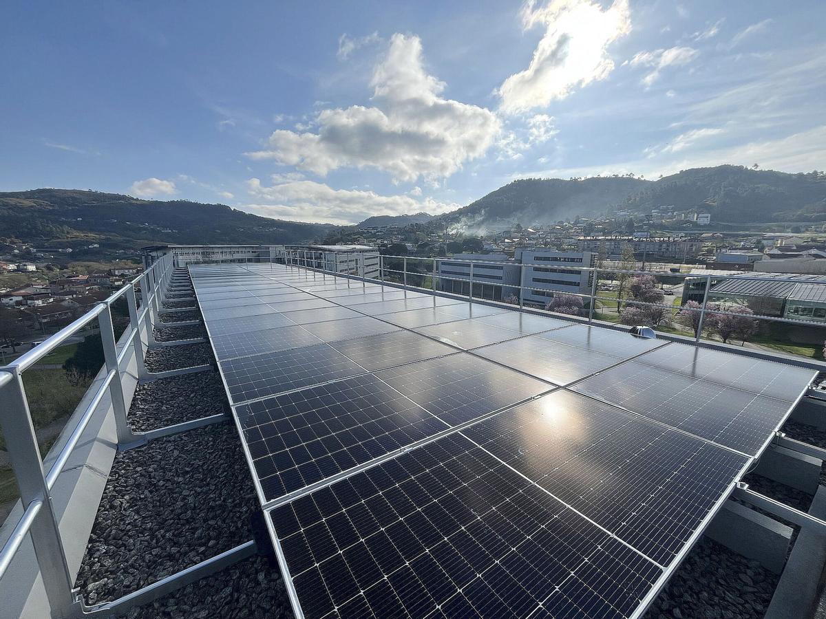 Ourense Campus panel paneles solares de energia fotovoltaica empresa Voltfer