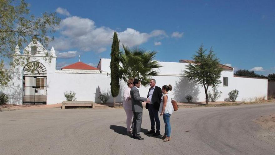 GALLARDO VISITA diversas instalaciones del pueblo