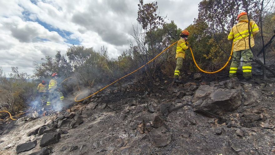 Los bomberos intervienen en un incendio en Cáceres
