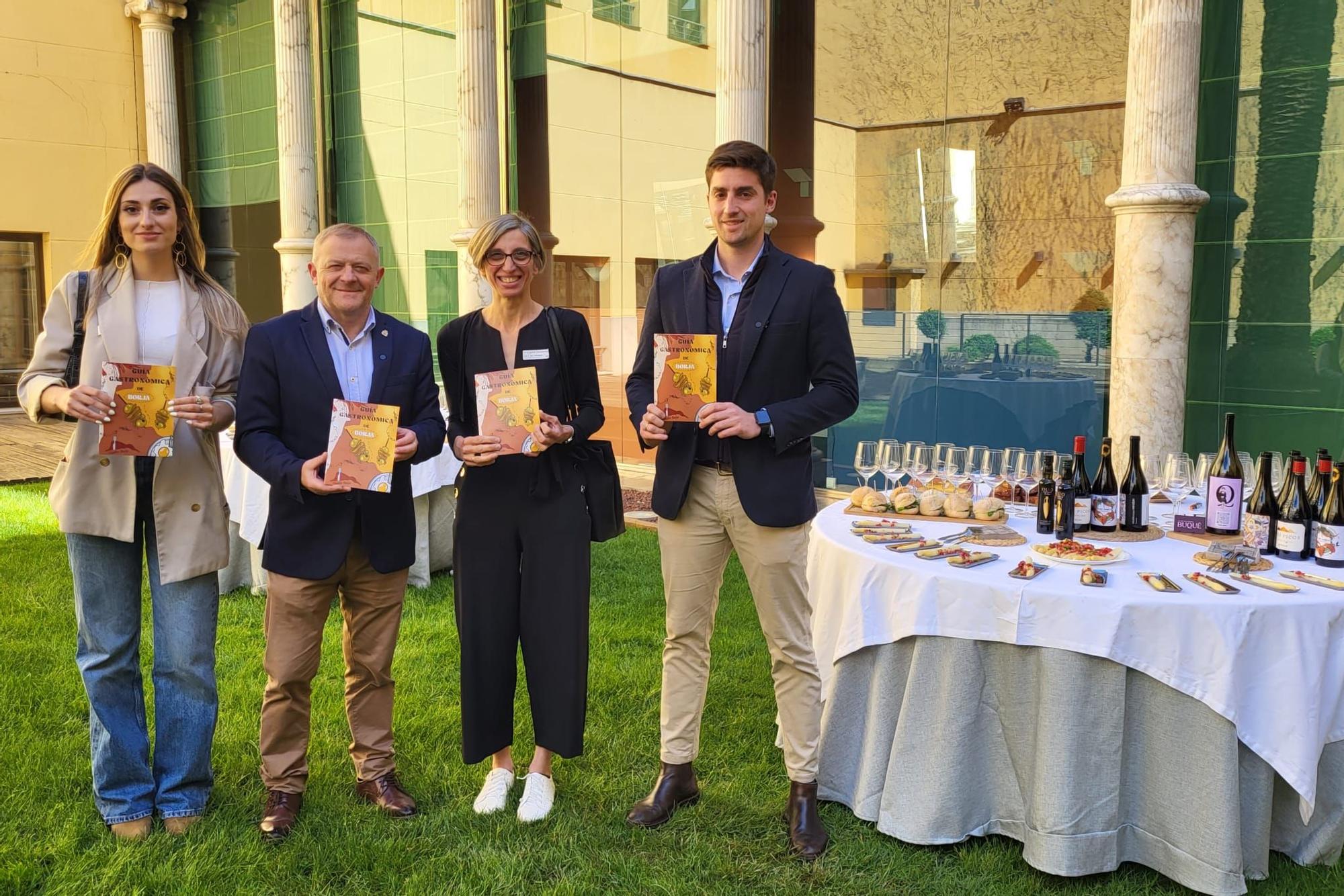 Laura Espligares, Eduardo Arilla, Asun Tabuenca y Aitor Tabuenca durante la presentación de la Guía Gastronómica 2024 de Borja.