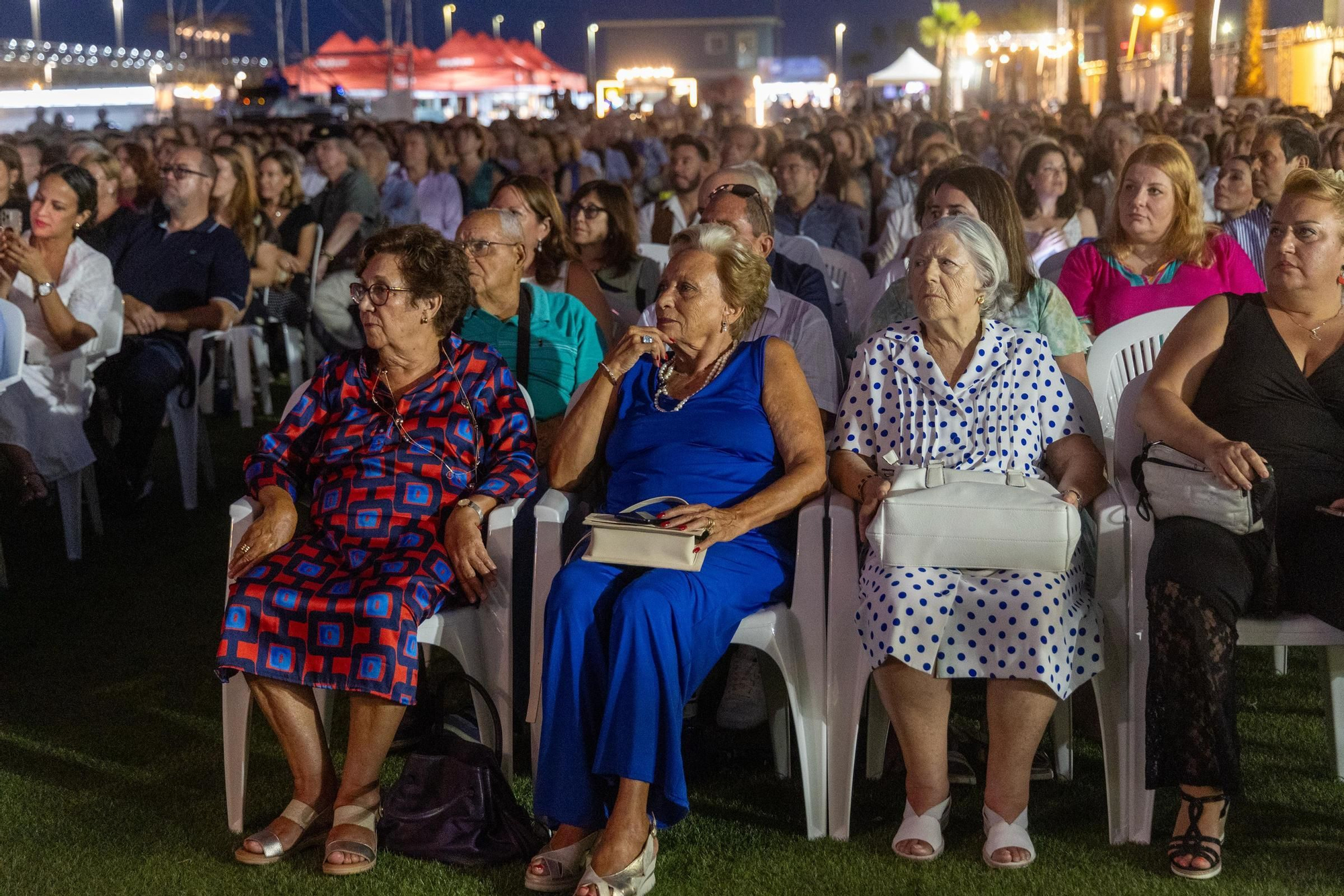 Plácido Domingo llena de ópera el Muelle 12 de Alicante