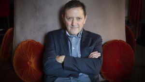 El escritor Ignacio Martínez de Pisón, que el 4 de septiembre publica el libro Ropa de casa.