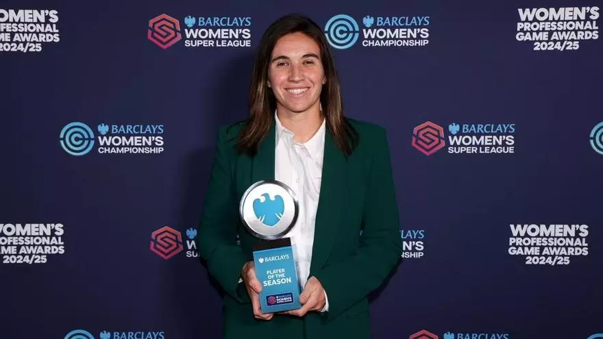 Mariona Caldentey recibe el premio a Mejor Jugadora de la liga inglesa