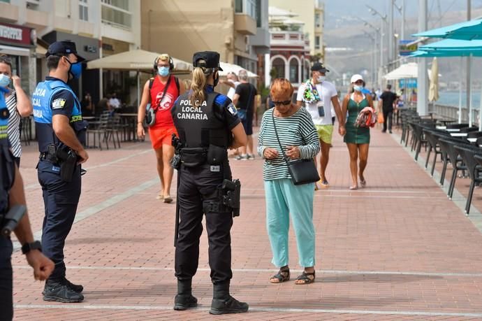 28-08-2020 LAS PALMAS DE GRAN CANARIA. Playa de Las Canteras.  La Policía Local intensifica los controles por las nuevas normativa anti covid. Fotógrafo: ANDRES CRUZ  | 28/08/2020 | Fotógrafo: Andrés Cruz