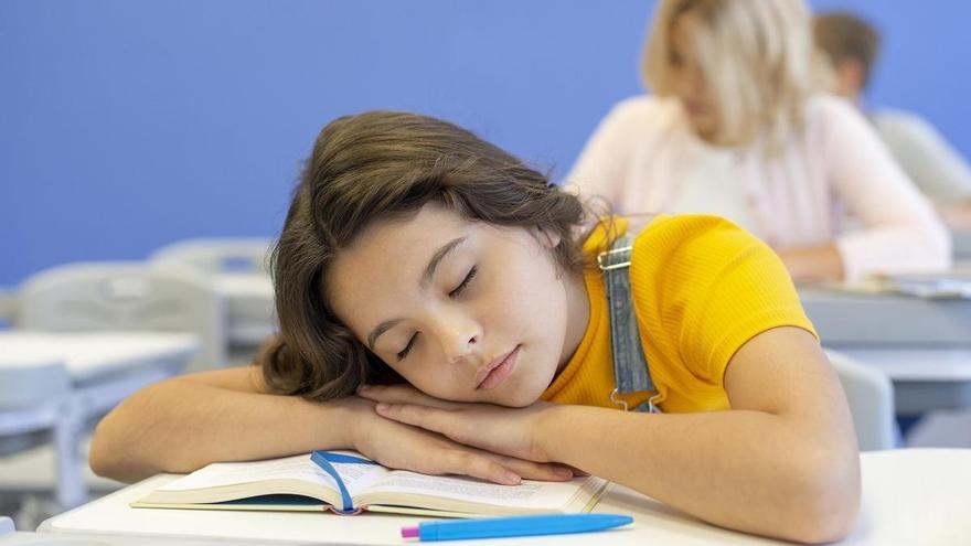 ¿Qué es el ‘jet lag escolar’, cómo impacta en la salud y qué patologías puede provocar?