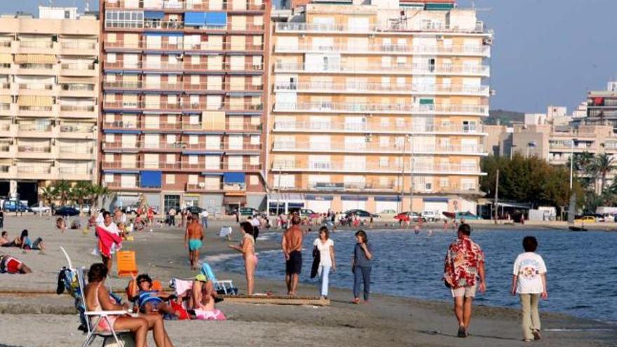 La playa es el destino preferido de los turistas que visitan Santa Pola.