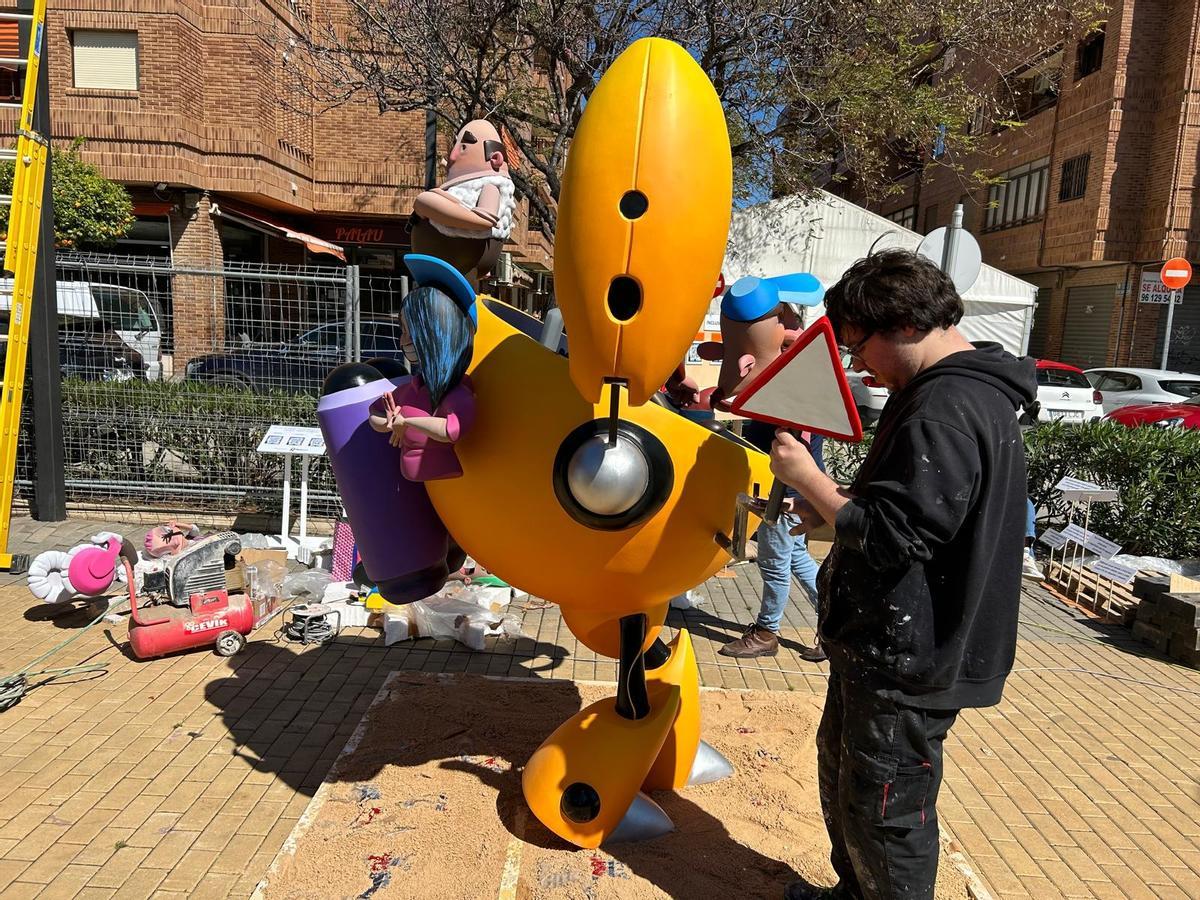 Trabajos en la falla infantil de Cronista