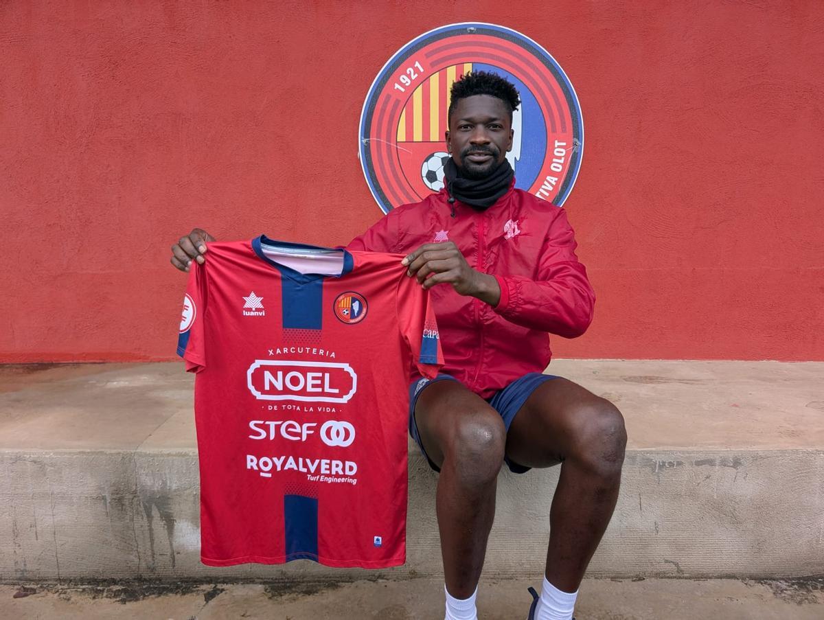 Nuha Marong, el dia de la presentació com a nou jugador de l’Olot.