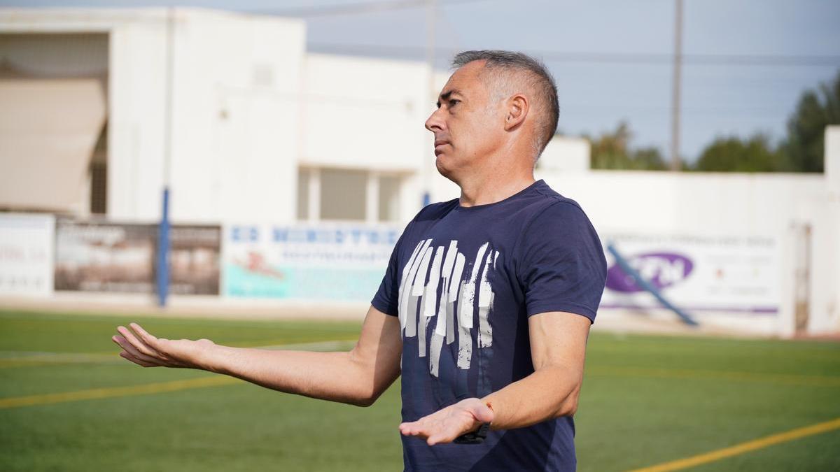 Ángel Rodríguez gesticula durante el partido del pasado domingo en Formentera