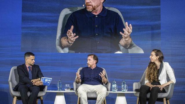 Sergi Saborit, sotsdirector d’EL PERIÓDICO; Sacha Michaud (Glovo), i Carlota Pi (Holaluz). | MANU MITRU