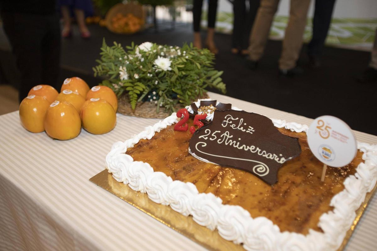 Tarta de cumpleaños con sabor a caqui