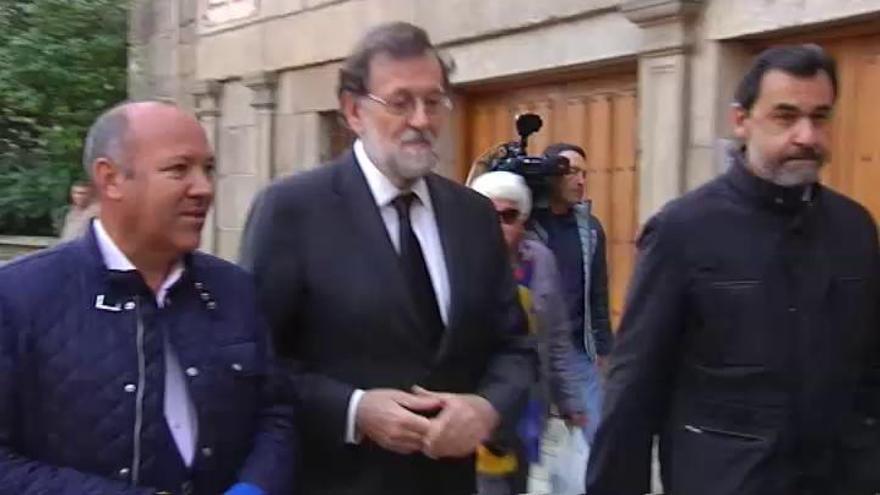 Rajoy despide a su padre acompañado por la plana mayor del PP