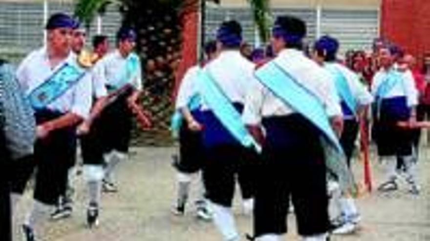 Apretada agenda de los danzantes de Remolinos