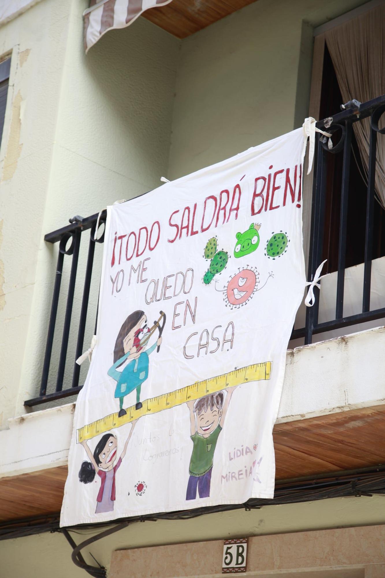 El feminismo   se reivindica   en los balcones   de Picanya